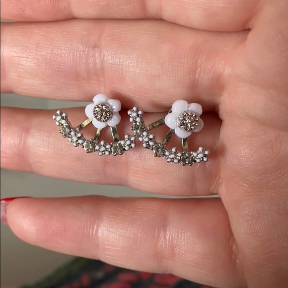 Trendy Silver Daisy Jeweled Cuff Earrings - Picture 4 of 6